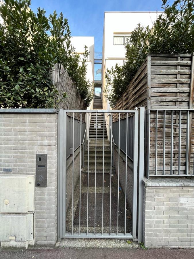 Modern And Bright Apartment Near Paris La Courneuve Exterior photo